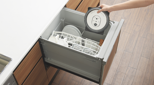 The inner lid are dishwasher-safe.