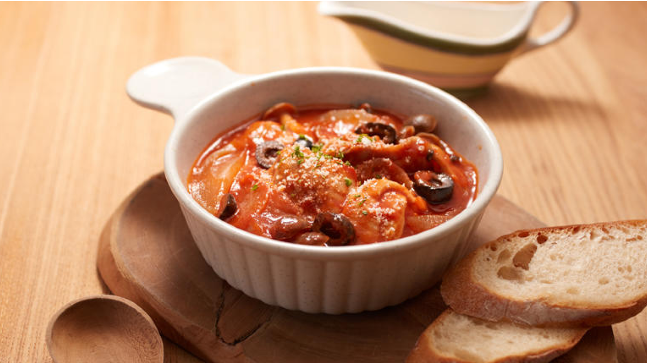 Chicken and shimeji mushrooms simmered in tomato sauce