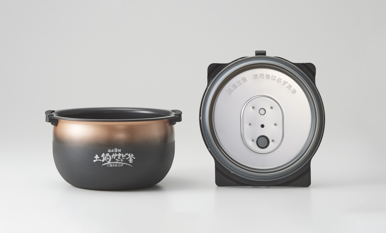 There are only two parts to clean regularly. "Ball-less flat inner cover"